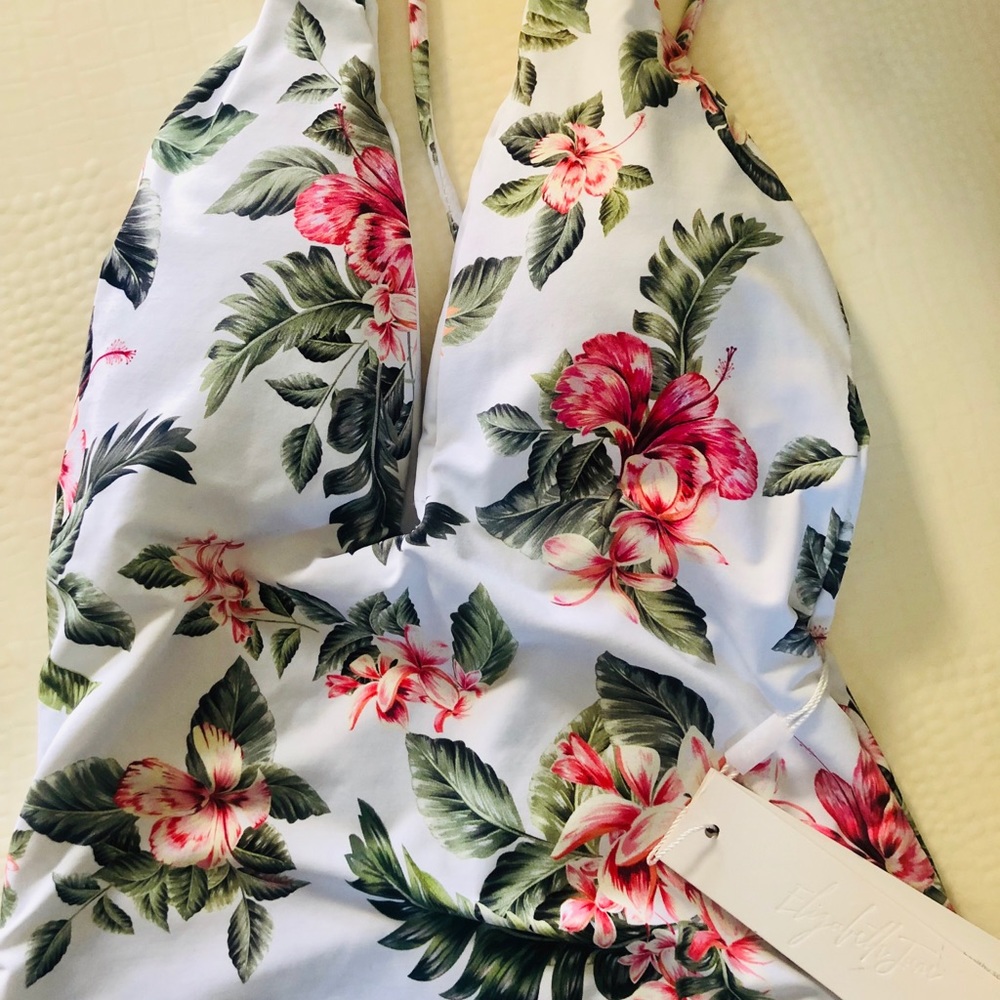 Elizabeth Jane Keyhole Back One-Piece Swimsuit XS